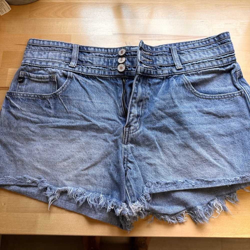 KanCan Jean shorts 30/13 - Picture 3 of 4